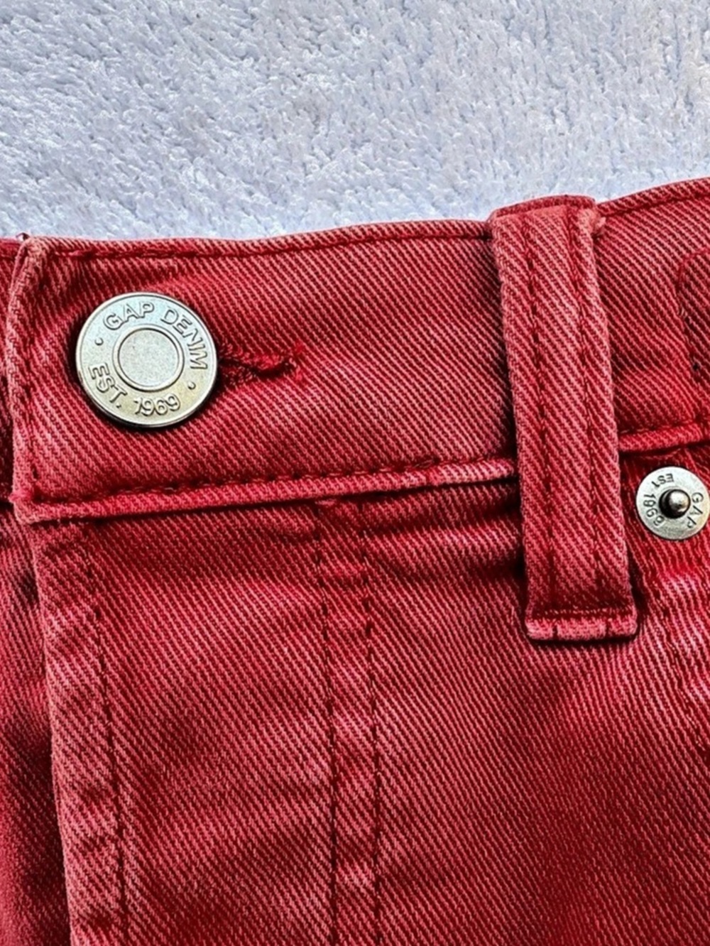 GAP Red Frayed Jean Shorts Size 26 R - Picture 2 of 7